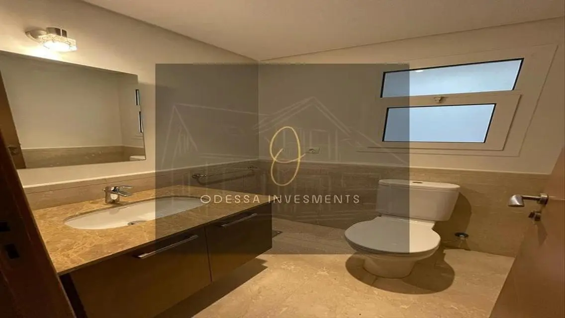 Luxurious Three-Bedroom Apartment in a Modern City