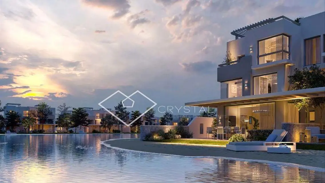 Luxury 450 sqm Apartment Overlooking Lakes