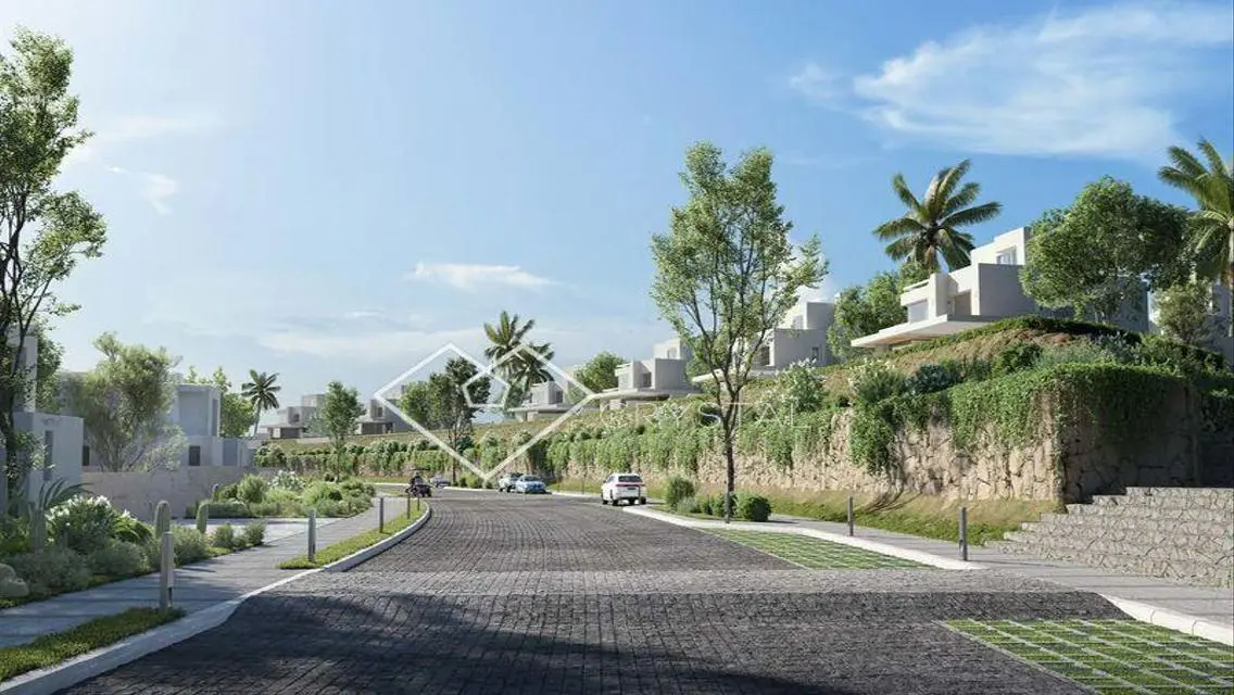 Luxury 450 sqm Apartment Overlooking Lakes