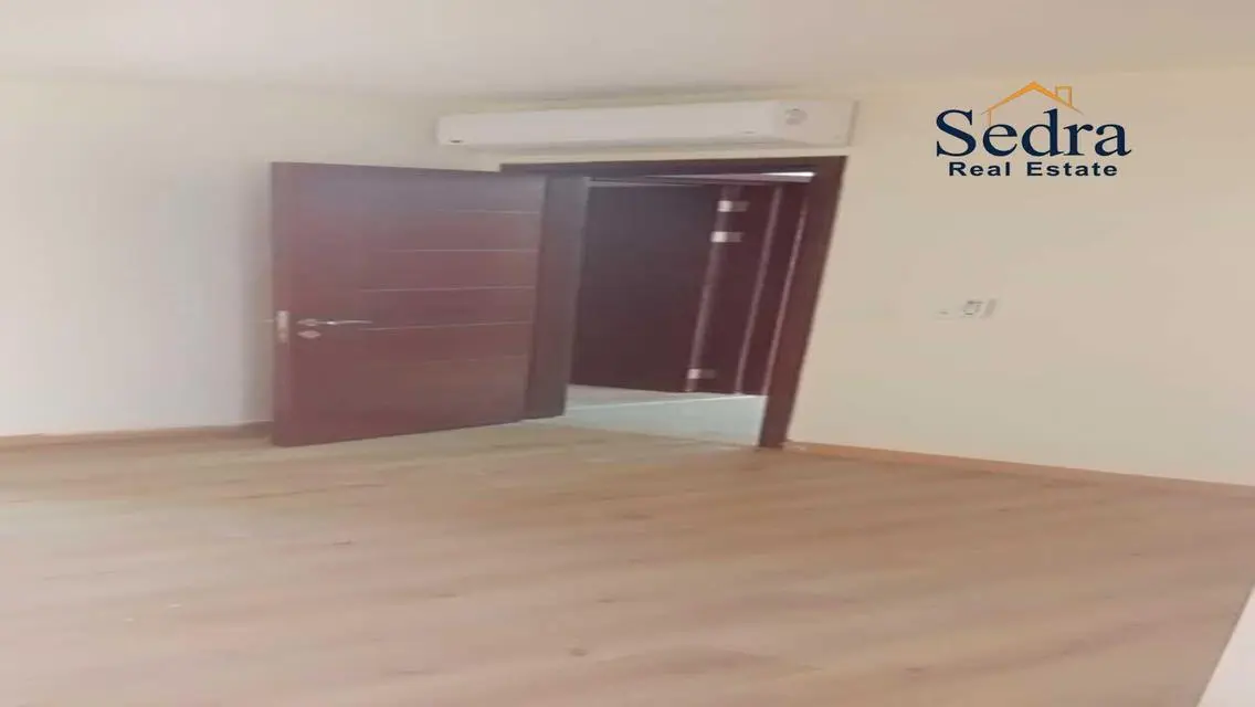 فيلا فاخرة مع إطلالة رائعة ومرافق متعددة