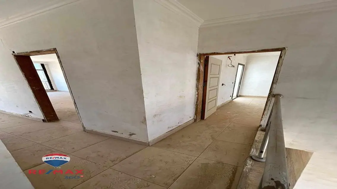 Luxury Villa with Garden and Pool in Prime Location