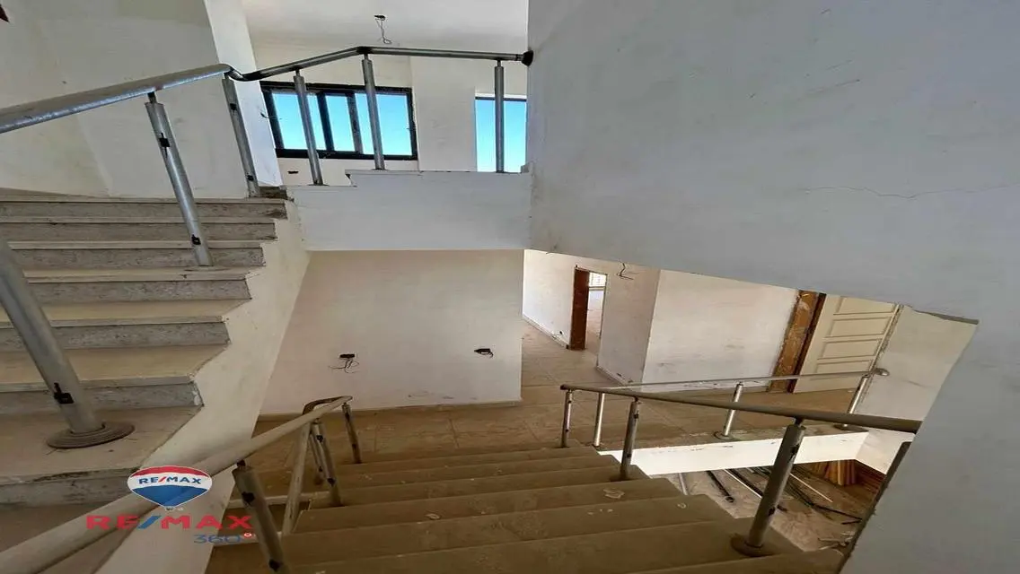 Luxury Villa with Garden and Pool in Prime Location