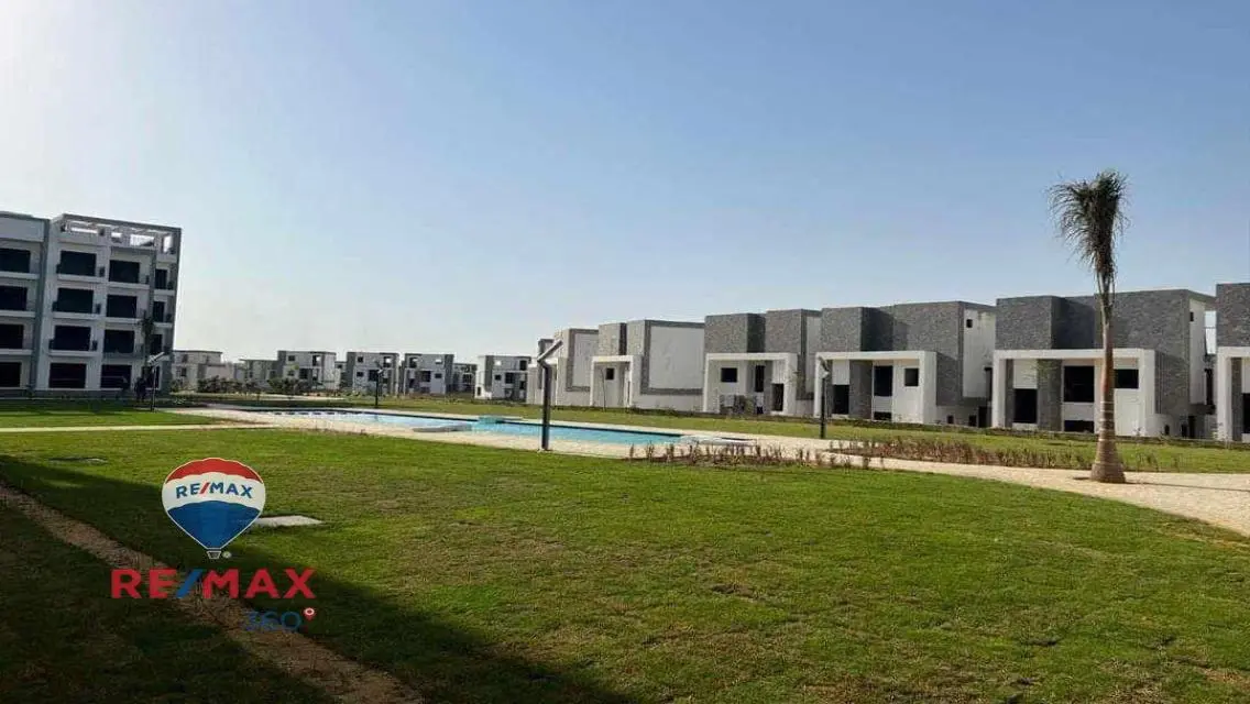 Luxury Villa with Garden and Pool in Prime Location