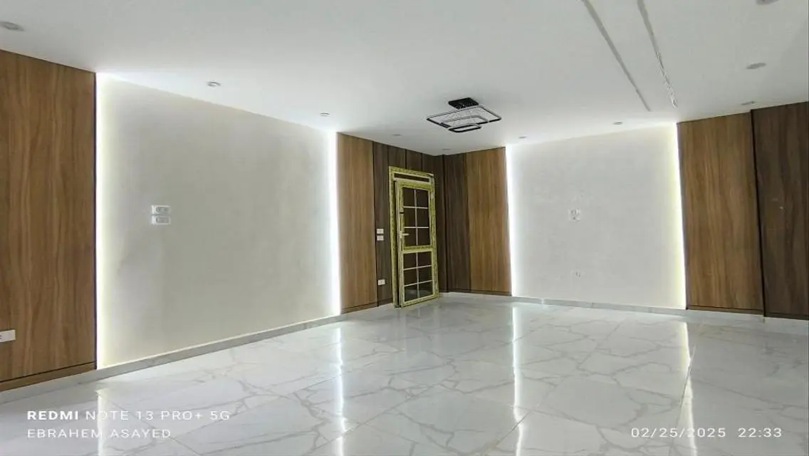 Luxury Villa with Spacious Design and Private Garden