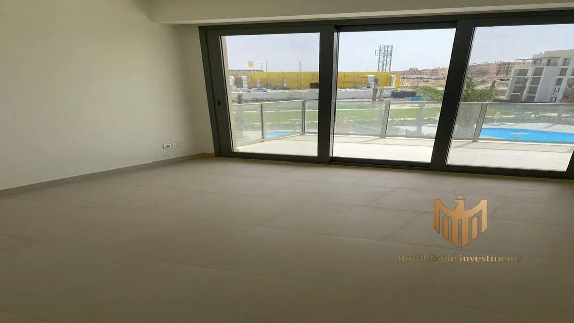 عقار مميز للبيع مع مناظر للبحيرات