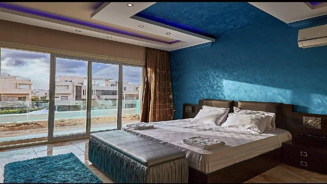 فيلا فاخرة مع مسبح خاص وحديقة