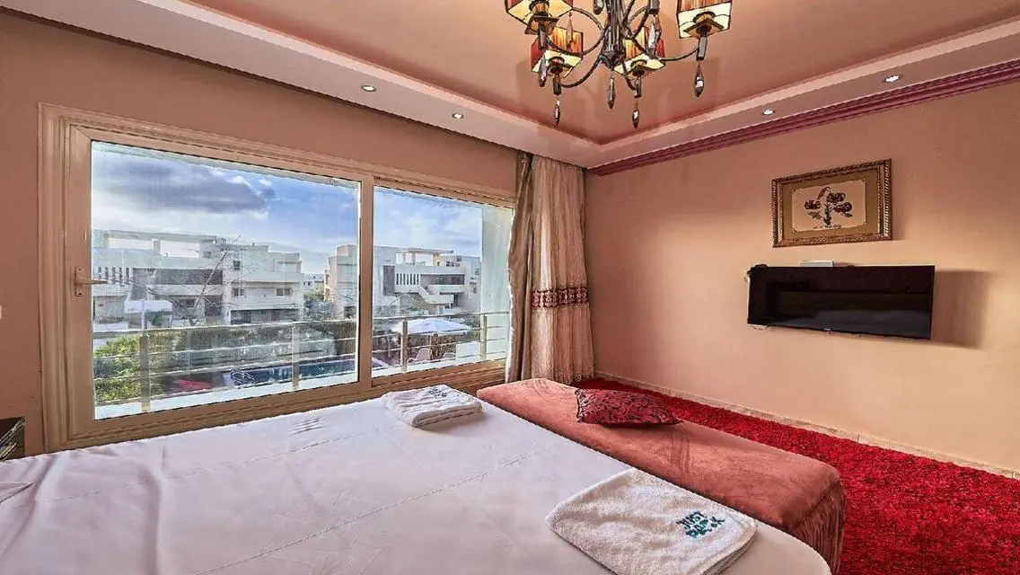 فيلا فاخرة مع مسبح خاص وحديقة