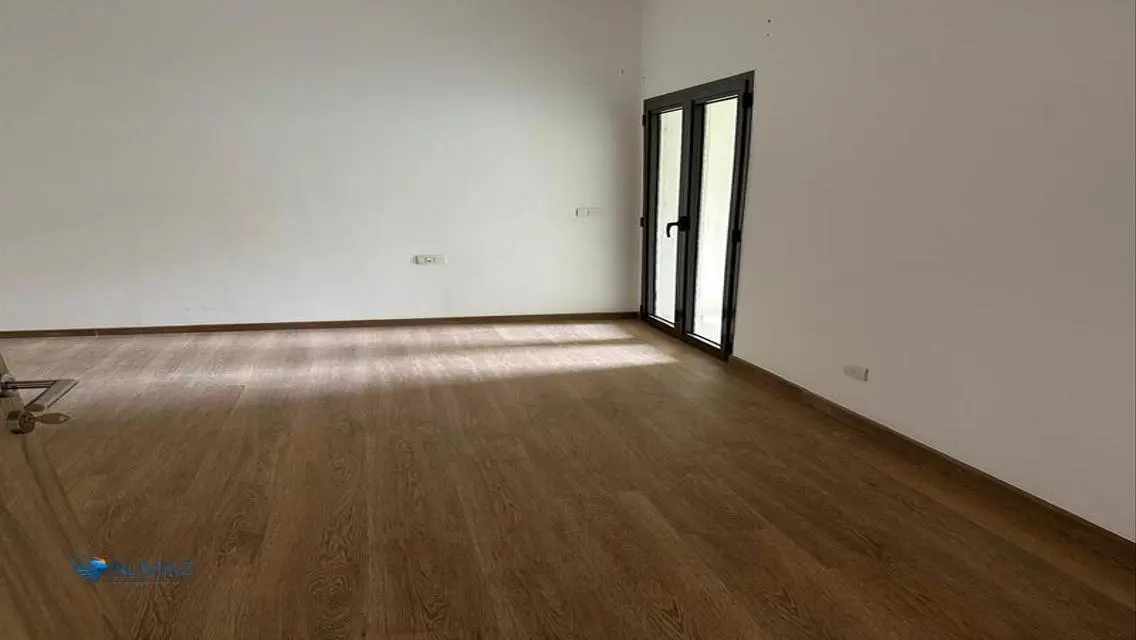 شقة مريحة للبيع في موقع متميز