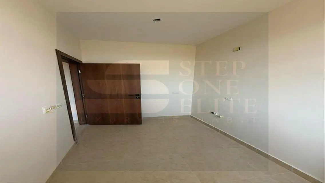 Spacious Luxury Apartment with Private Garden and Amazing Amenities