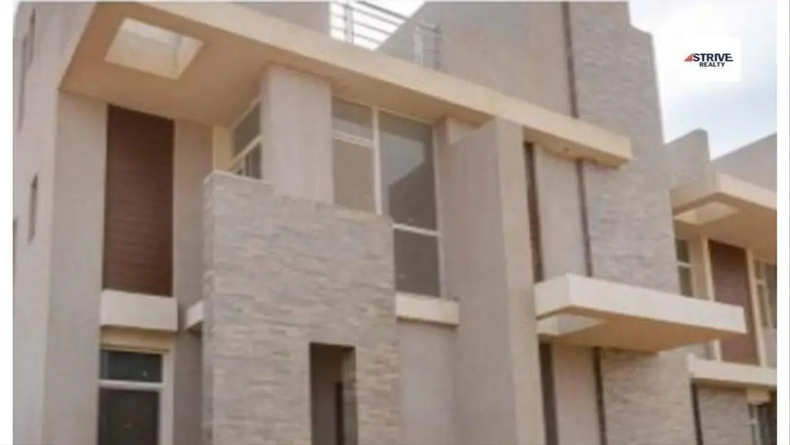 فيلا فاخرة للبيع بمساحة واسعة ومرافق ممتازة