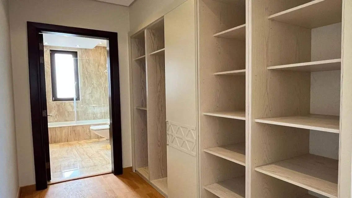 Luxury Apartment for Sale with Central Air Conditioning and Shared Pool
