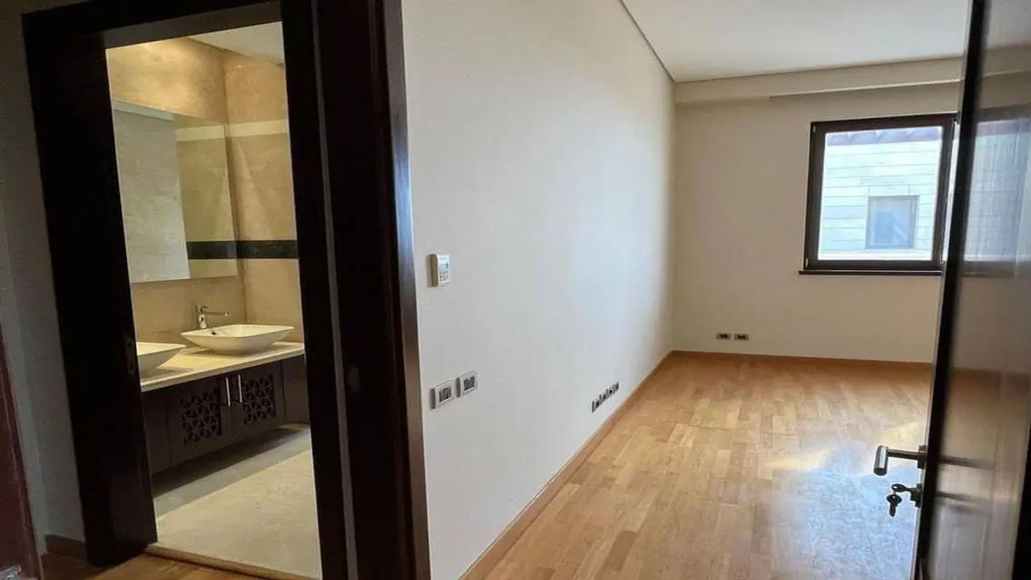 Luxury Apartment for Sale with Central Air Conditioning and Shared Pool