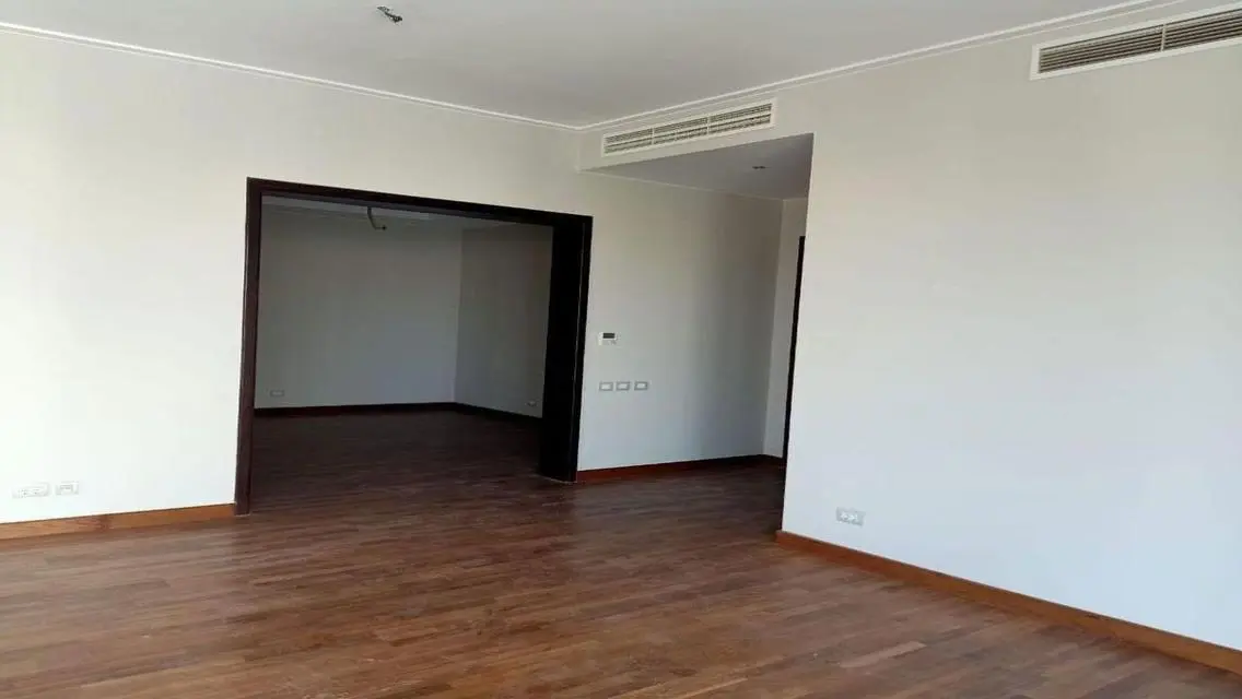 Luxury Apartment for Sale with Central Air Conditioning and Shared Pool
