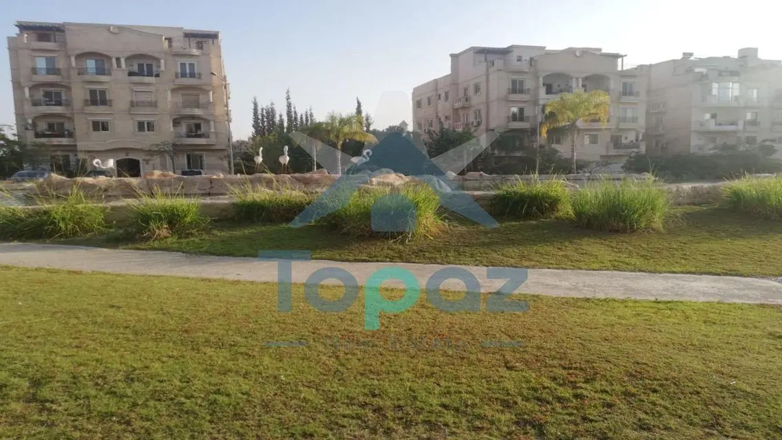 شقة فاخرة للبيع في كمبوند بيفرلي هيلز