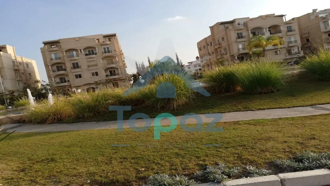 شقة فاخرة للبيع في كمبوند بيفرلي هيلز