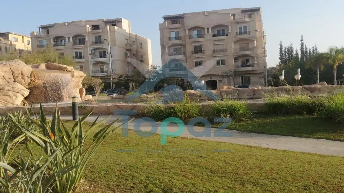 شقة فاخرة للبيع في كمبوند بيفرلي هيلز