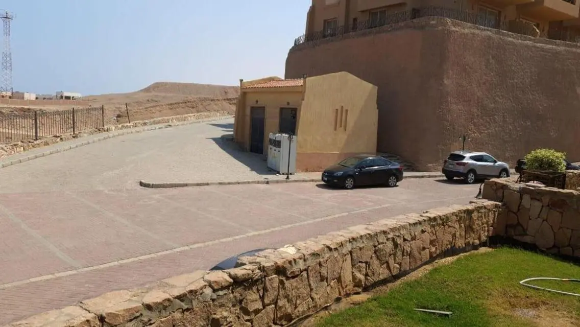 Luxurious Villa with Security and Prime View
