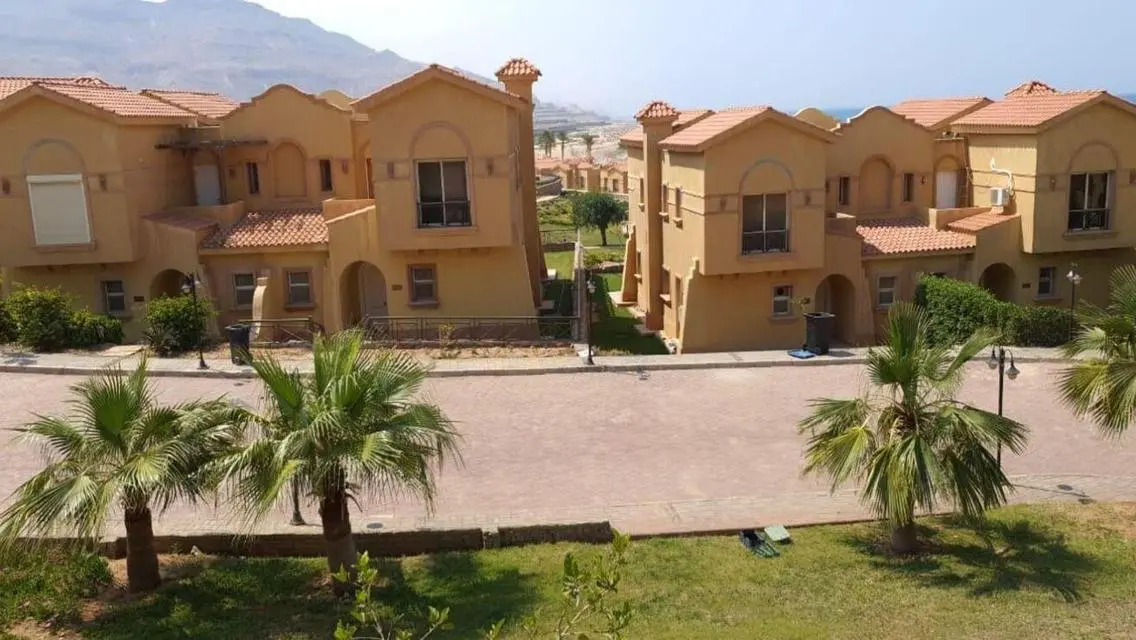 Luxurious Villa with Security and Prime View
