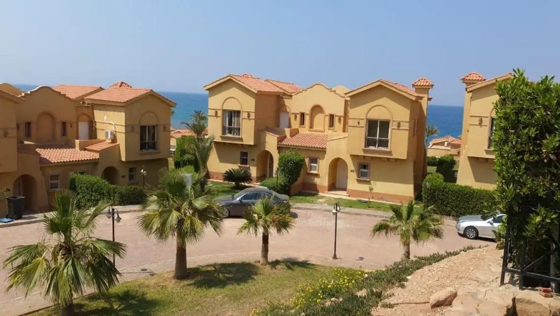 Luxurious Villa with Security and Prime View