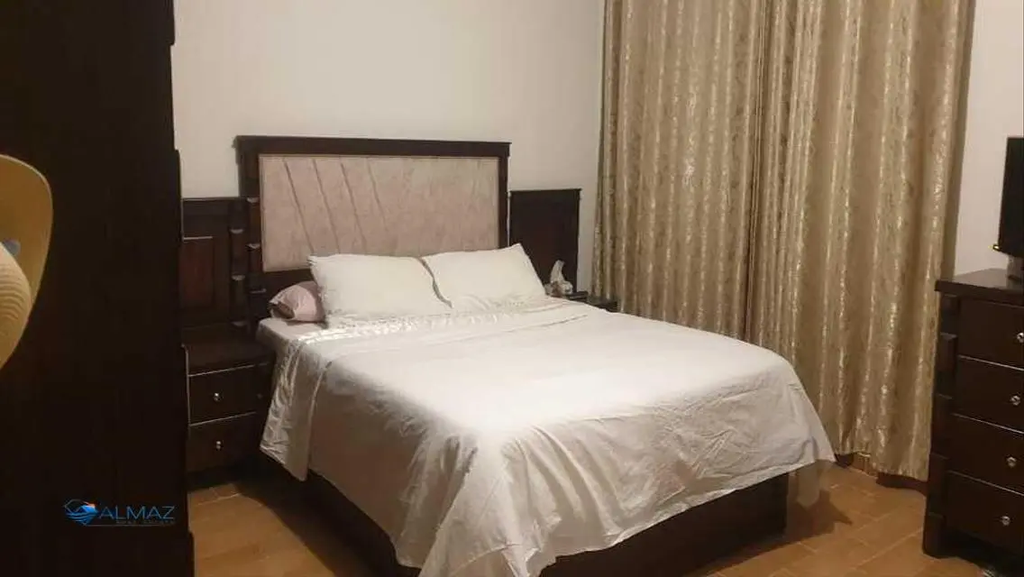 شقة حديثة بالمدينة بسعر مناسب