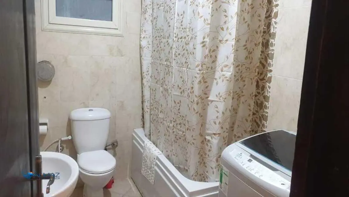 شقة حديثة بالمدينة بسعر مناسب