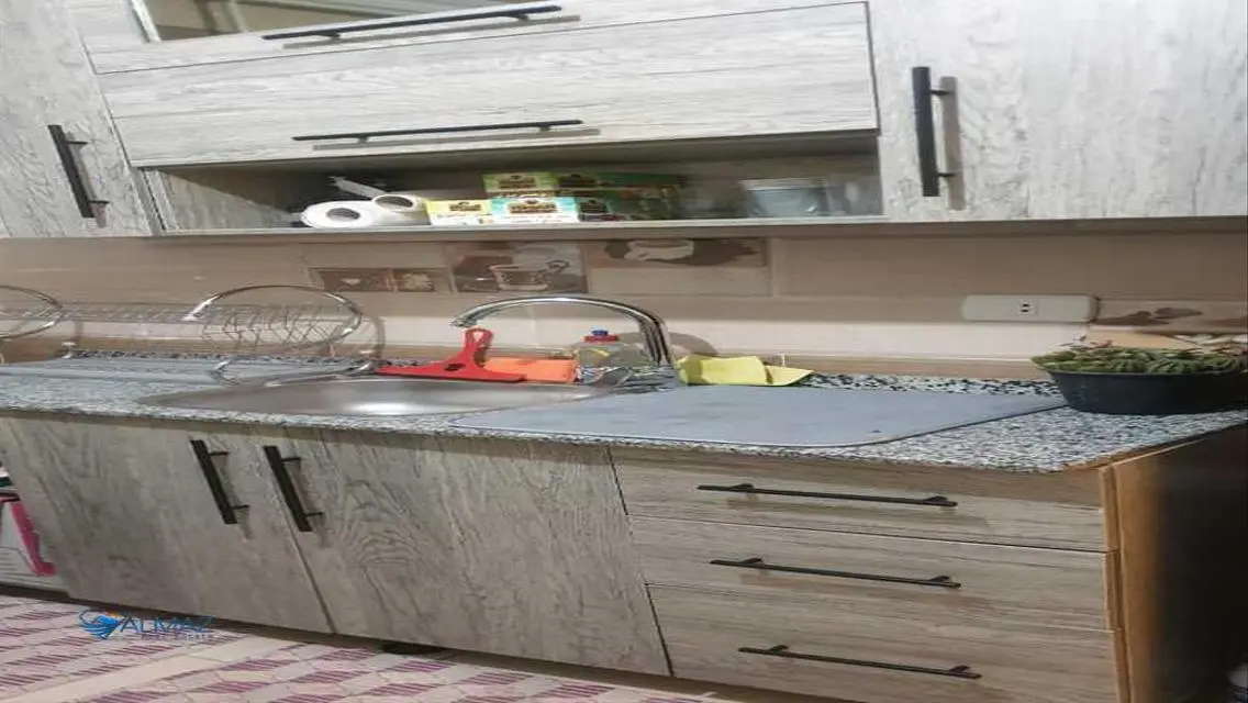 شقة حديثة بالمدينة بسعر مناسب