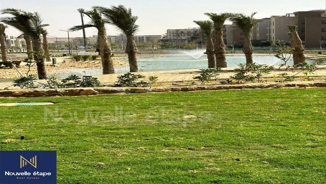 شقة فاخرة للبيع مطلة على البحيرات