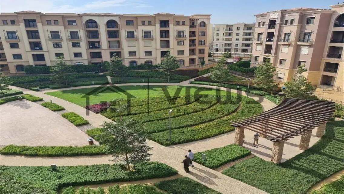 Luxury Apartment with Stunning Lake View