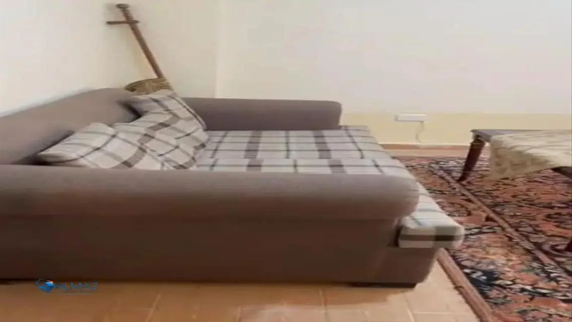 شقة حديثة مع شرفة بحراسة أمنية