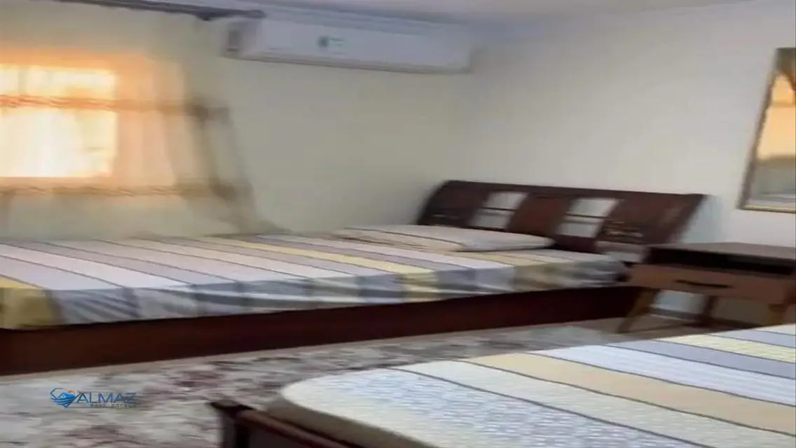 شقة حديثة مع شرفة بحراسة أمنية