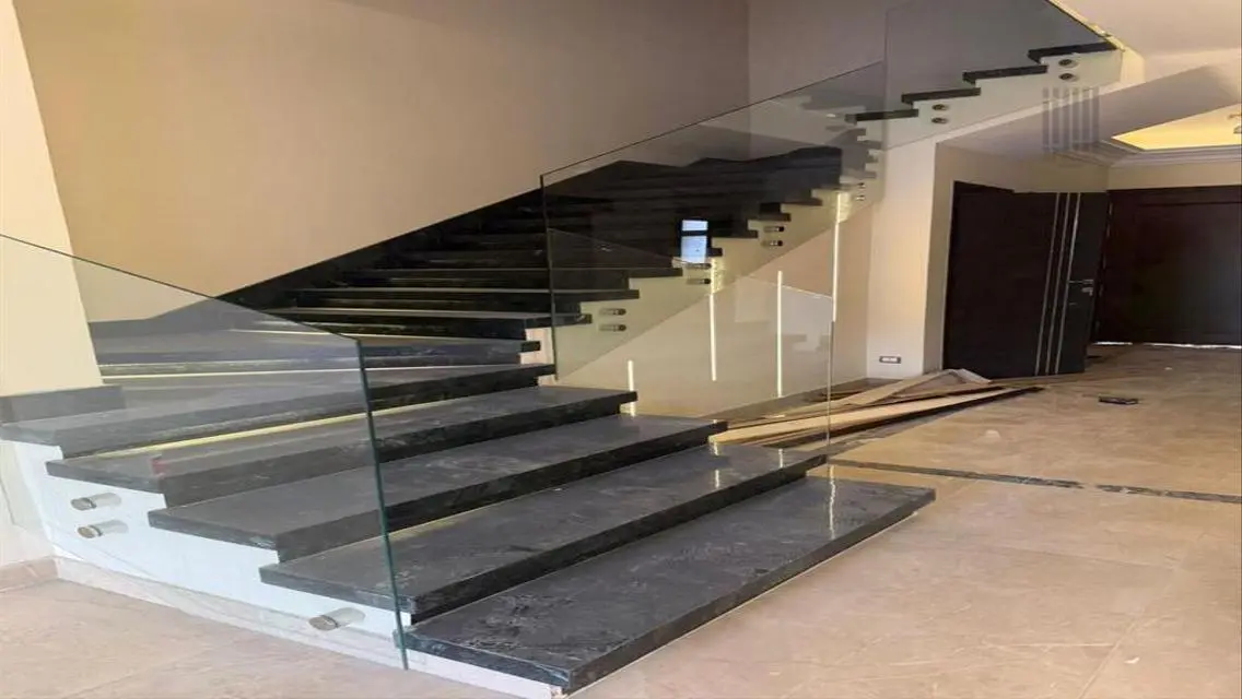 منزل فاخر بتصميم عصري مع وسائل راحة متعددة
