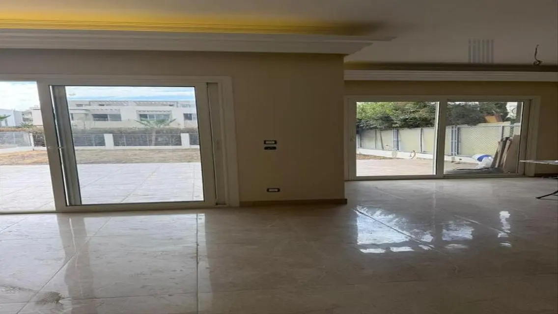منزل فاخر بتصميم عصري مع وسائل راحة متعددة