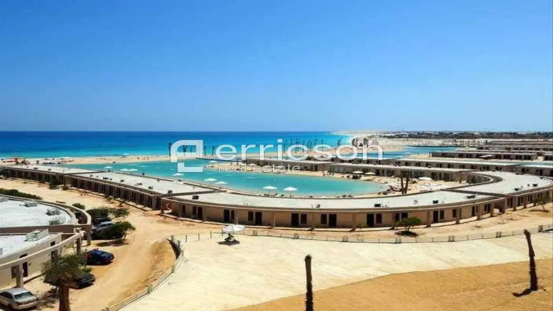 فيلا فاخرة للبيع مطلة على البحيرات