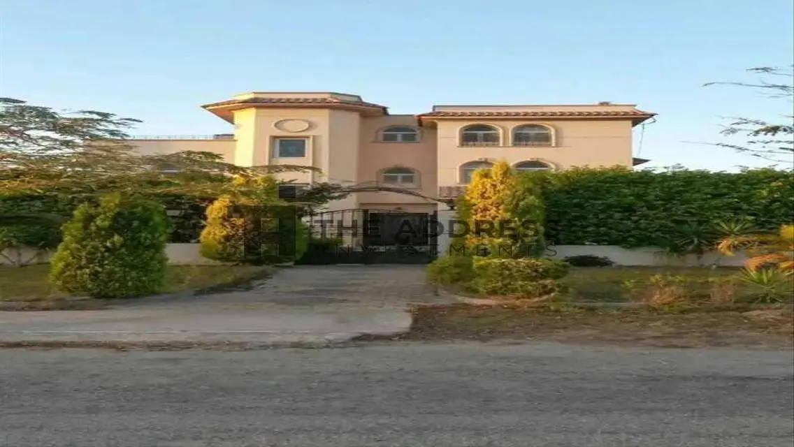 Charming Villa with Spacious Layout and Private Pool