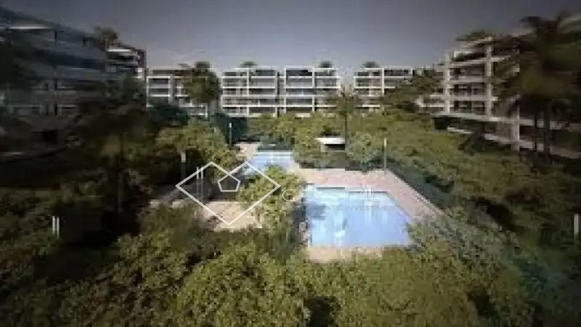 Luxury Apartment Overlooking Lakes in the City Center