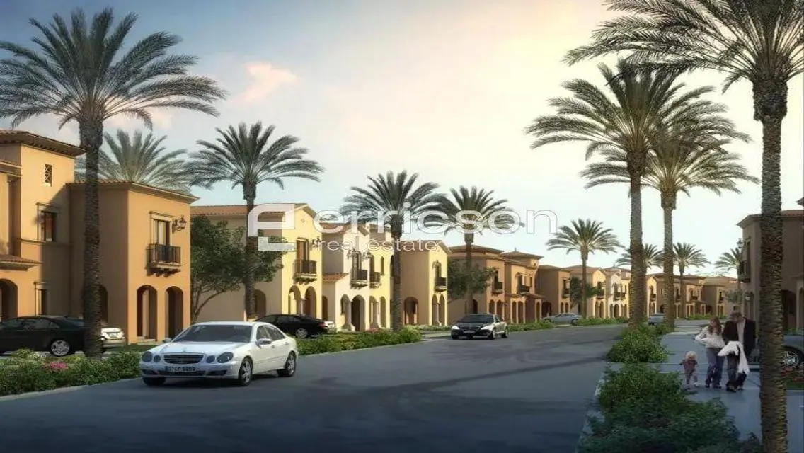 Luxurious Villa Overlooking Lakes in Prime Location