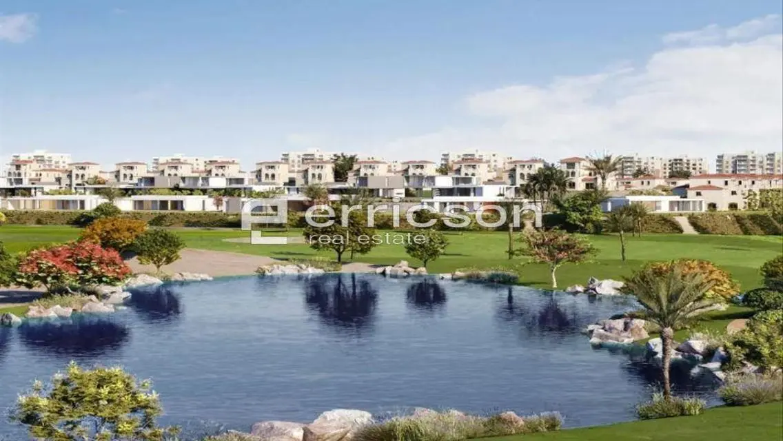 Luxurious Villa Overlooking Lakes in Prime Location