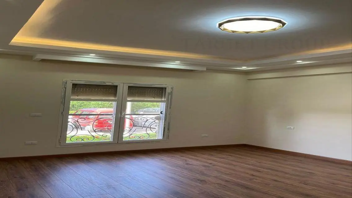 Luxury 130 Sqm Apartment in Hyde Park