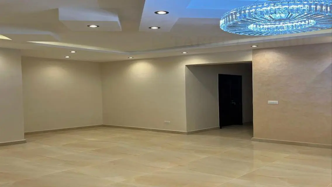 Luxury 130 Sqm Apartment in Hyde Park