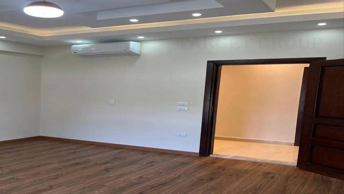 Luxury 130 Sqm Apartment in Hyde Park
