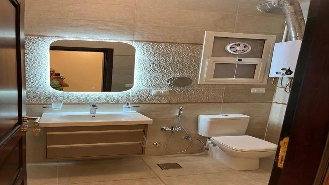 Luxury 130 Sqm Apartment in Hyde Park