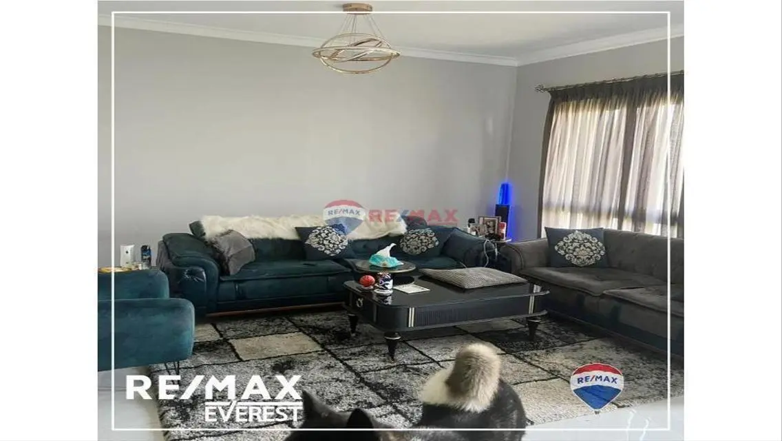 فيلا فاخرة مطلة على بحيرات للبيع