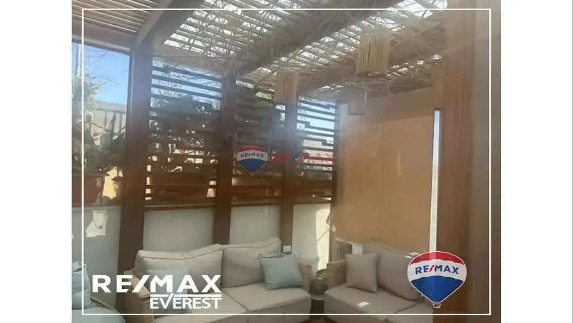 فيلا فاخرة مطلة على بحيرات للبيع