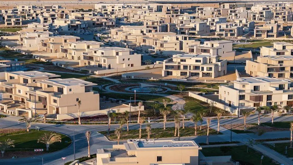 شقة فاخرة للبيع بحمام سباحة خاص وحديقة خاصة