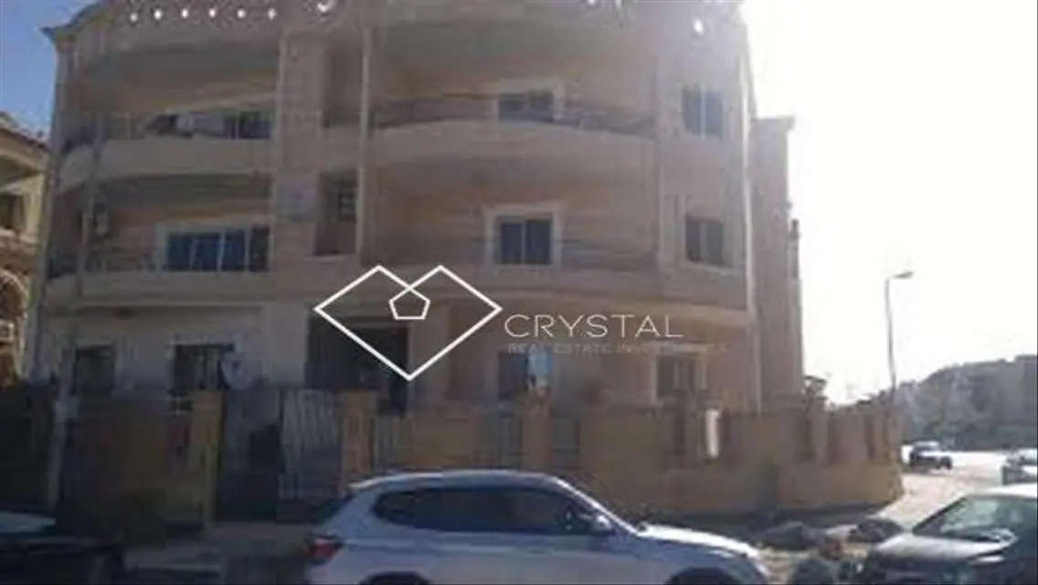 شقة فاخرة للبيع بمساحة 1650 متر في قلب المدينة