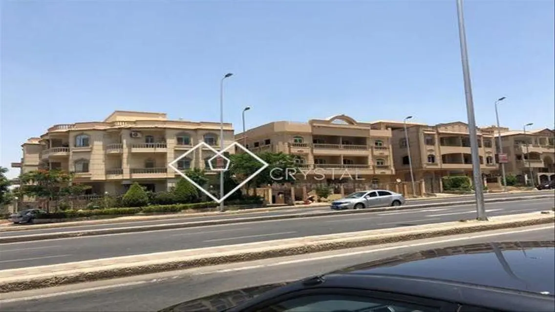 شقة فاخرة للبيع بمساحة 1650 متر في قلب المدينة