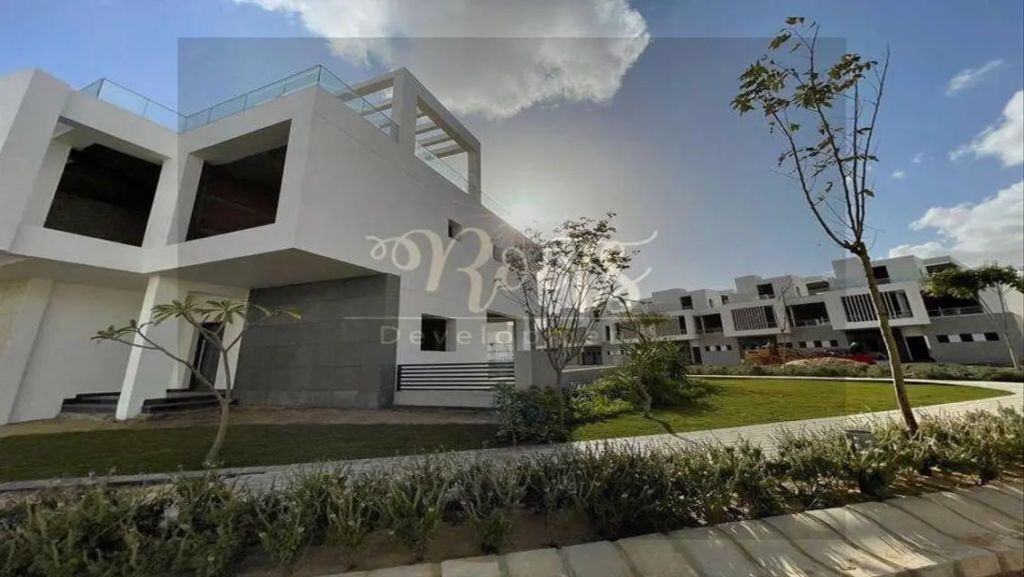 Luxurious Apartment with Spacious Layout for Sale in the City Center