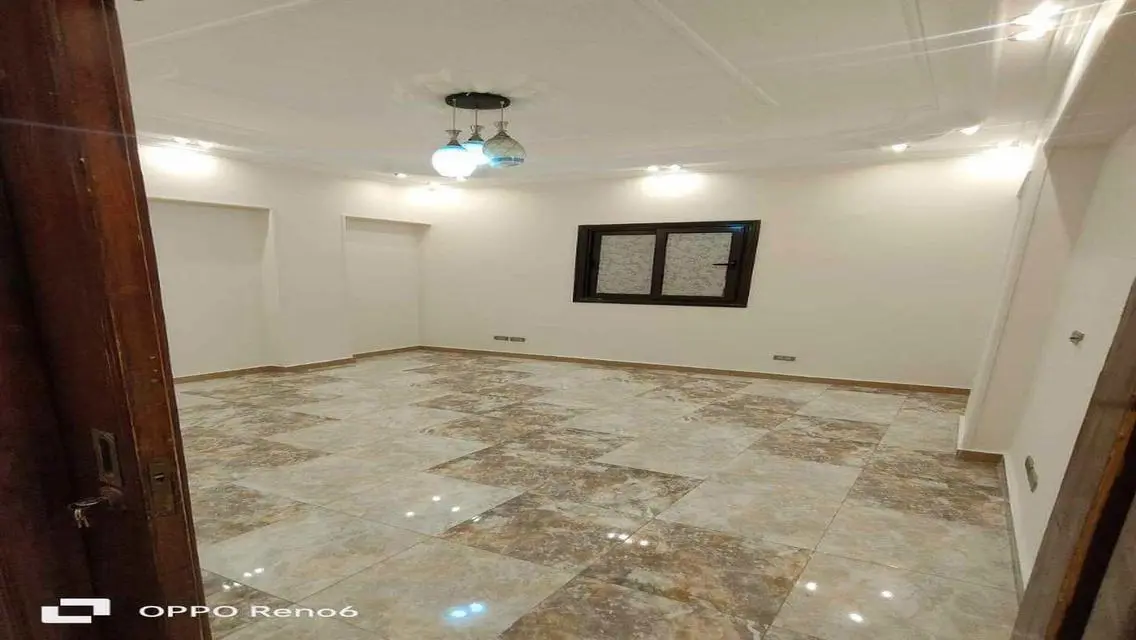 شقة للبيع بمساحة 200 متر - حي متميز