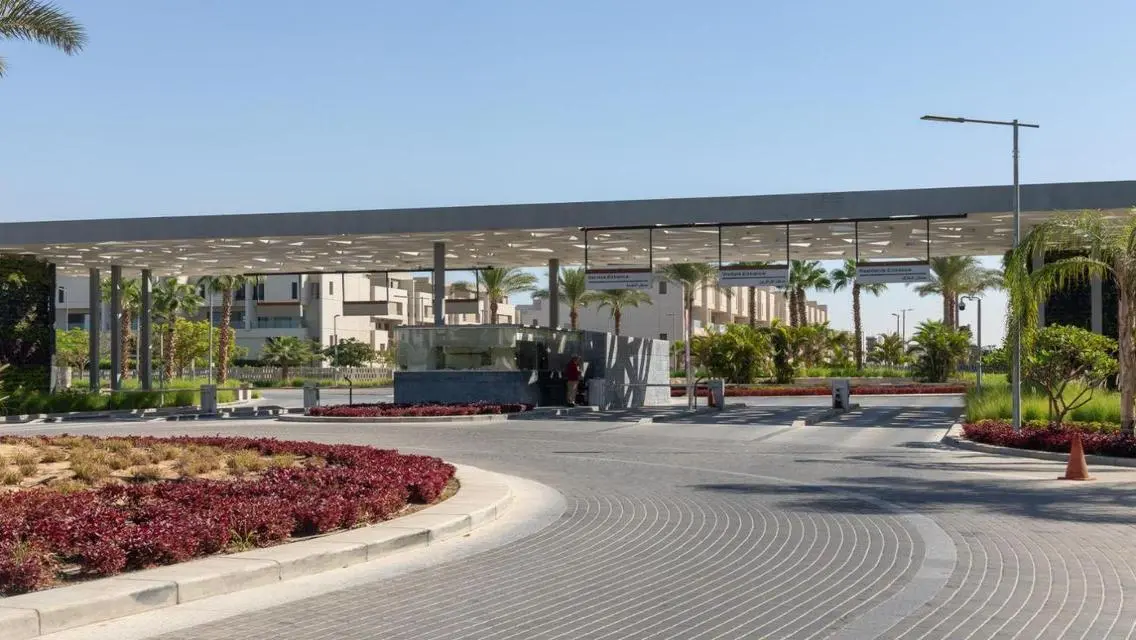 شقة راقية للبيع في منطقة مشمسة مع إطلالة ساحرة