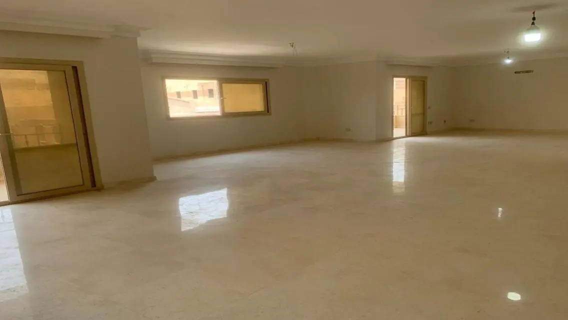 شقة رائعة للإيجار بمساحة 370 متر